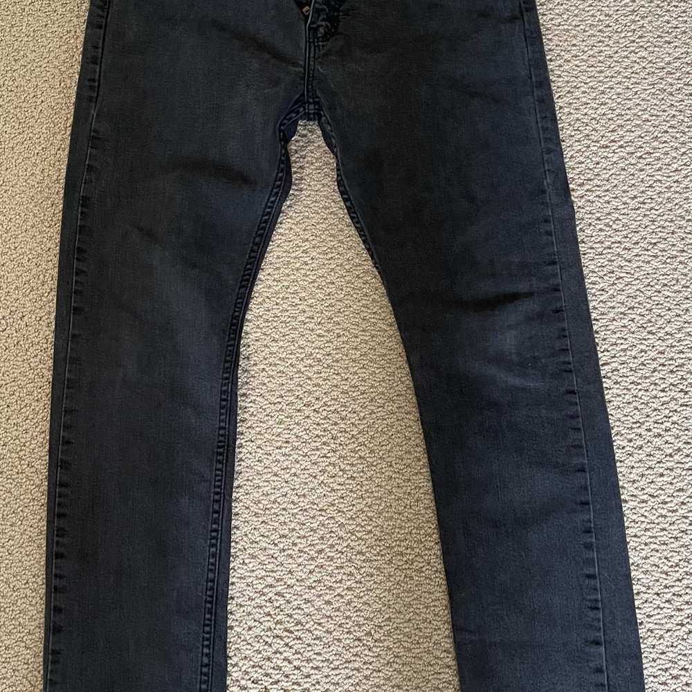 Men’s Black 38x32 Levis (very slim)